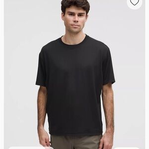 Lululemon men’s EasySet Training Short-Sleeve Shirt black large